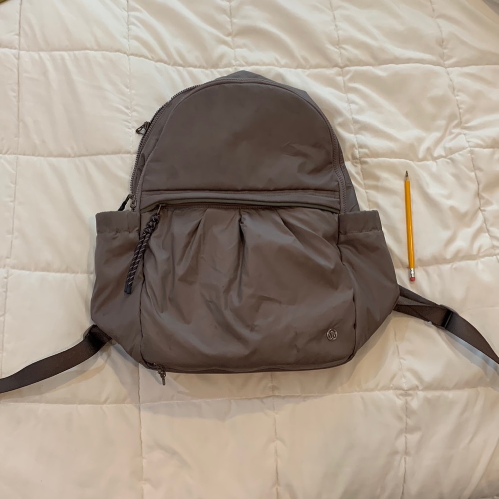 LuluLemon Bookbag with a **BROKEN ZIPPER!**